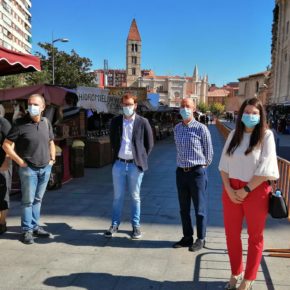 La portavoz de Cs Valladolid, junto al grupo municipal, visita el Mercado Castellano de valladolid