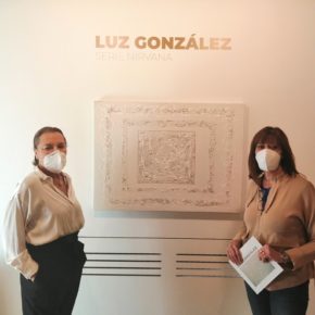 La Diputada de Cultura, Nuria Duque, inaugura la exposición de la 'Serie Nirvana', de la artista Luz González