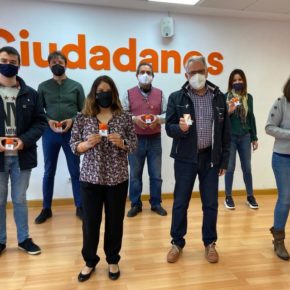 Los afiliados de las Agrupaciones de Valladolid y de Tierra de Pinares y Ribera reciben sus carnés de Ciudadanos