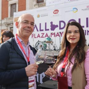 Los dirigentes de Ciudadanos Gema Gómez, Martín Fernández y Marta Barrigón participan en la inauguración de 'Valladolid Plaza Mayor del Vino'