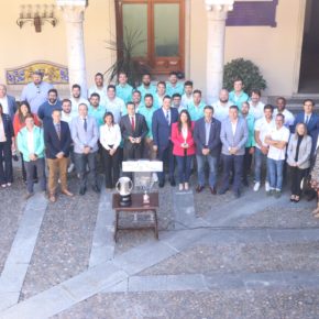 La vicepresidenta de la Diputación de Valladolid, Gema Gómez, asiste a la recepción del equipo de rugby Silverstone El Salvador, tras proclamarse Campeón de la Copa del Rey de Rugby