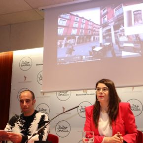 La diputada de Cultura, Gema Gómez, presenta la exposición 'La Puerta en Valladolid', del ganador de la Beca de Artes Plásticas de la Institución provincial en 2021, Marcos Gutiérrez.
